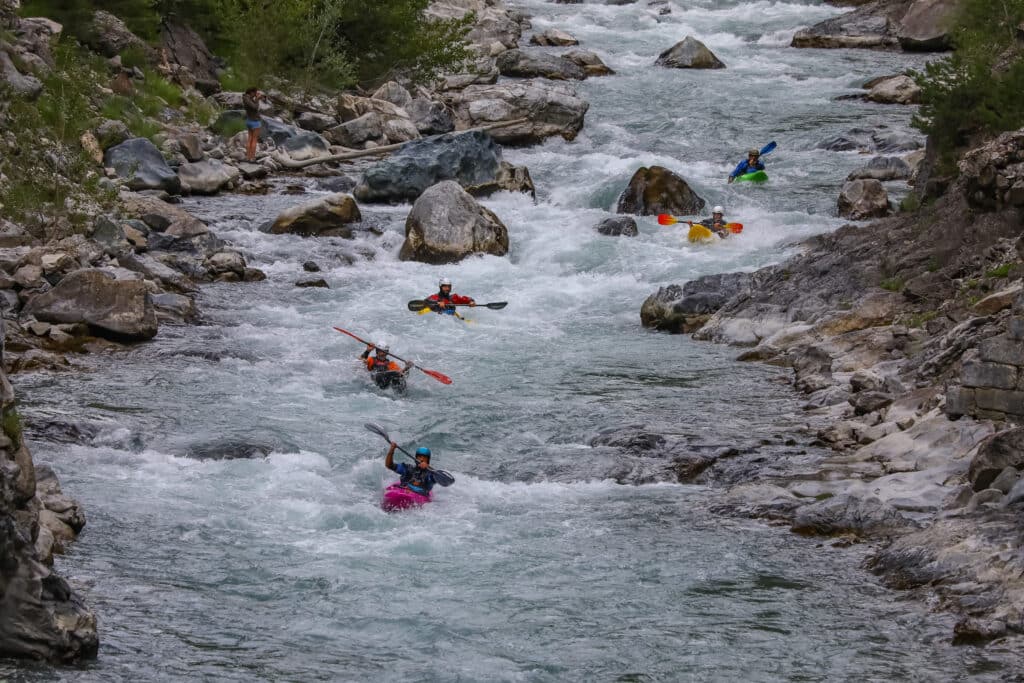Kayak en groupe sur le Guil