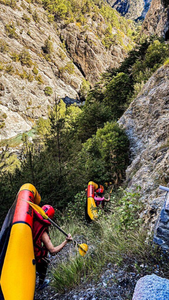 Marche d'approche avec les packraft